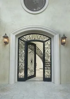 باب حديد مع زجاج خارجي في الرياض