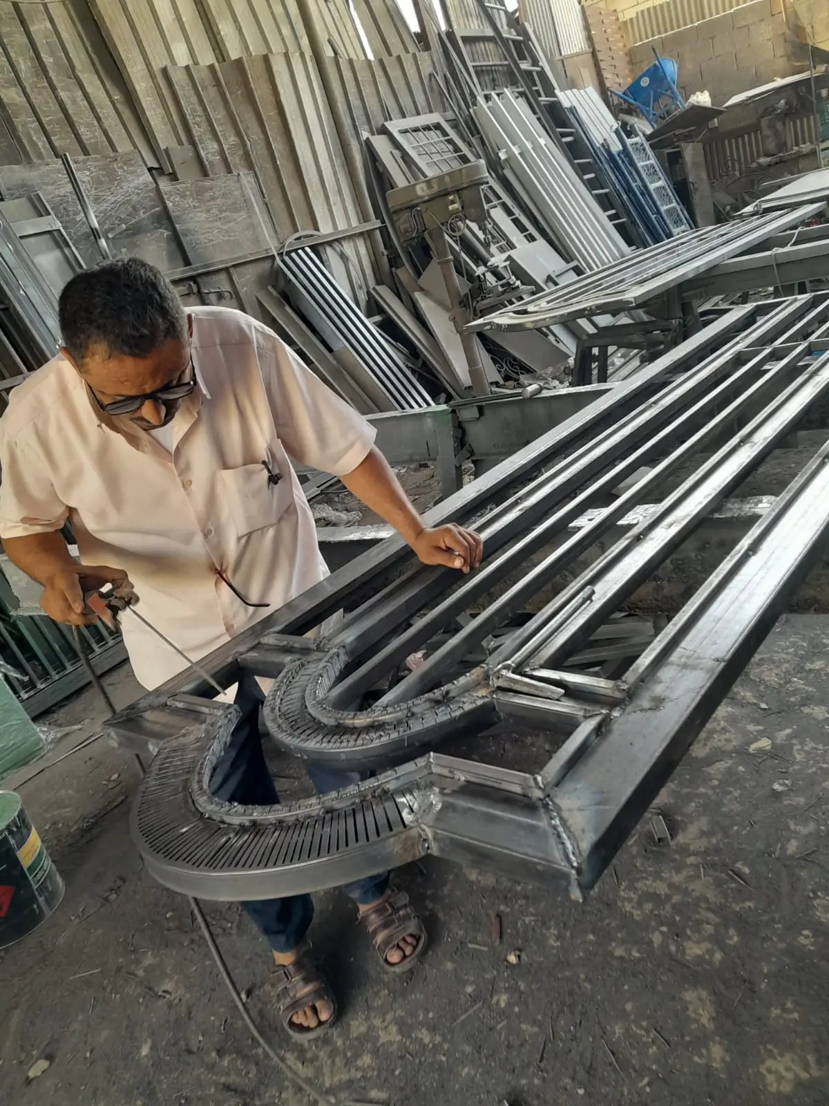 حداد تركيب أبواب حديد في الرياض