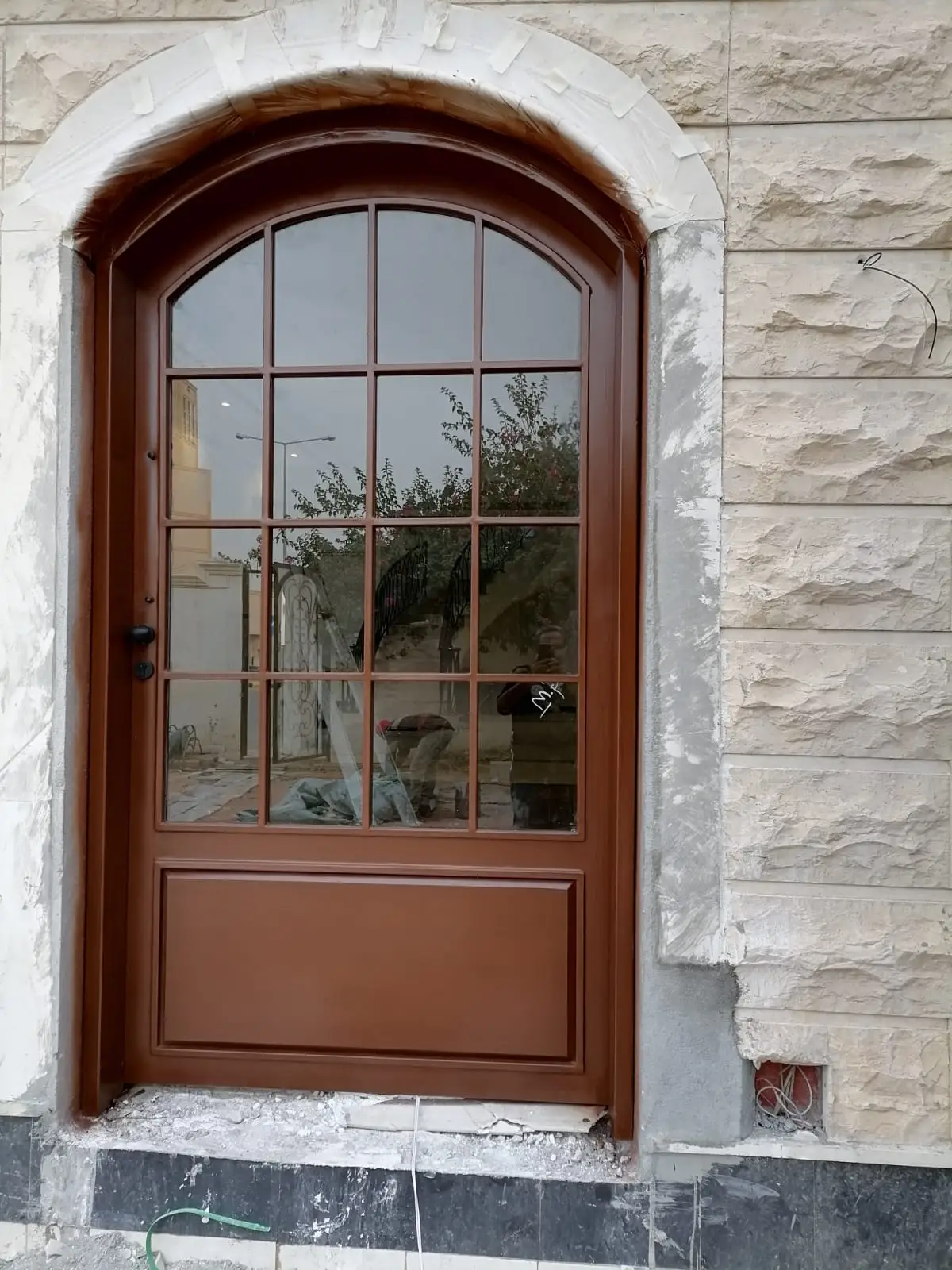 أبواب حديد مع زجاج في الرياض