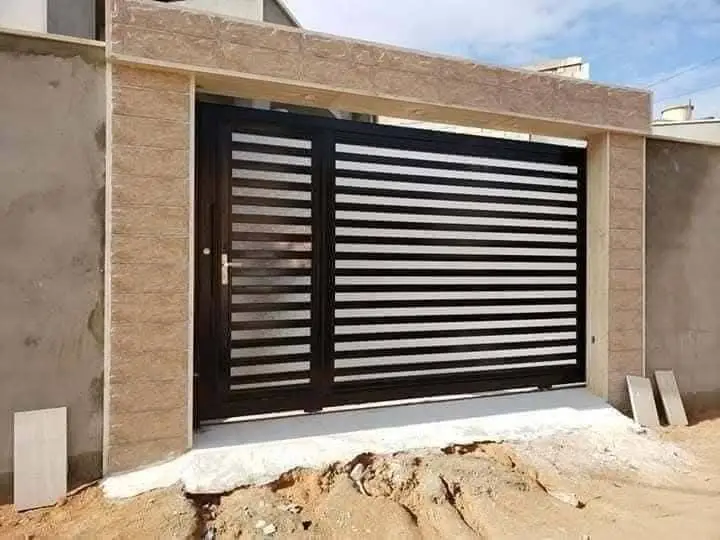 باب حديد مزدوج أنيق في الرياض