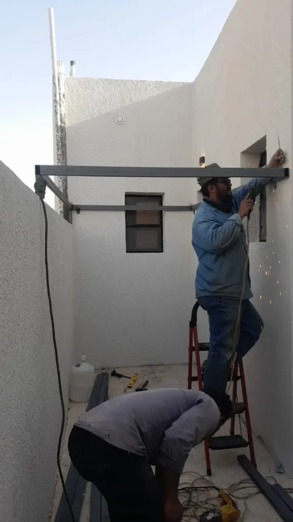 تنفيذ مظلة حديد منزلية الرياض