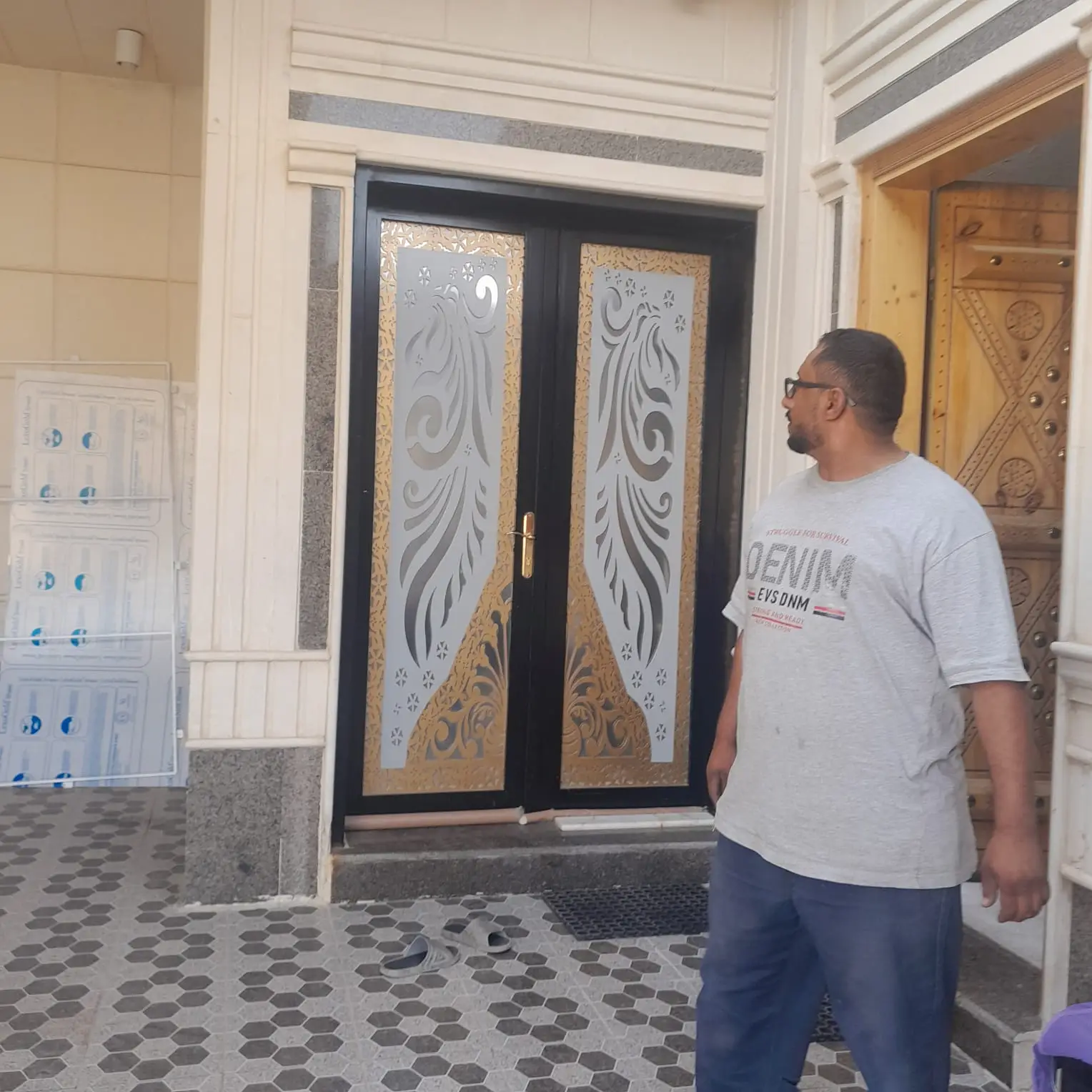 معلم تركيب أبواب حديد في الرياض