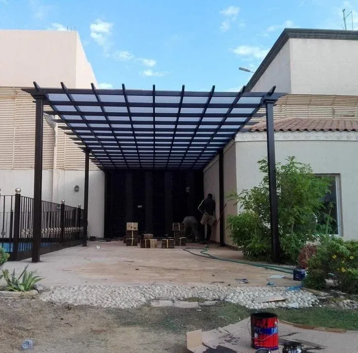 برجولة لكسان شفافة في الرياض