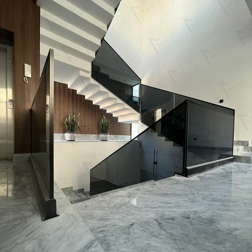 درابزين زجاج شفاف في الرياض