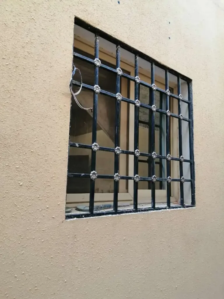 نوافذ-حديد-مشغولة-يدوياً-الرياض نوافذ حديد مشغولة يدوياً في الرياض