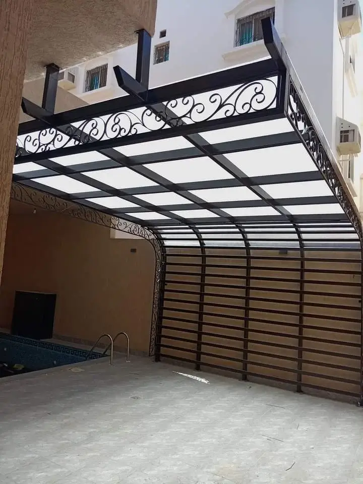 برجولة لكسان سطح عصري في الرياض